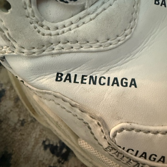 Balenciaga Triple S Sneaker Allover Logo in white and black technical material - Picture 8 of 9